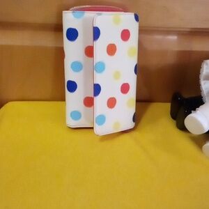 A purse wallet. Lots of room. Never used